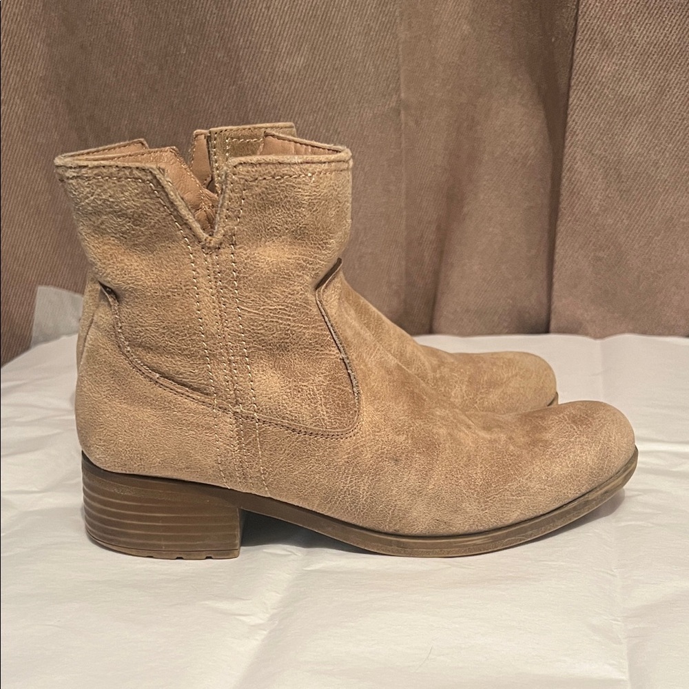 Frye and Co. Estrelia Booties Sand Stacked Heels Women’s Size 7 Boots
